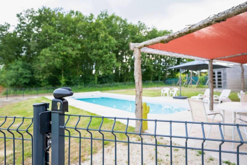Вилла L'Evasion En Pierre Piscine Et Etang Prive Sevremoine Экстерьер фото